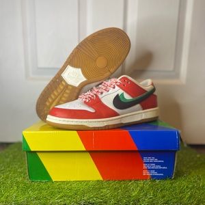 Nike SB Dunk Low Habibi
